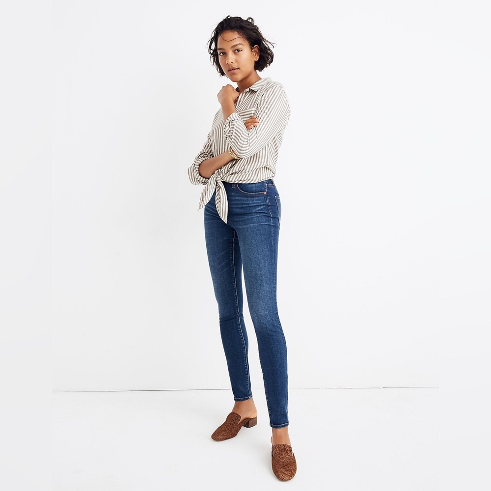 Madewell Petite Curvy High-Rise Skinny Jeans in
Hayes Wash 27P